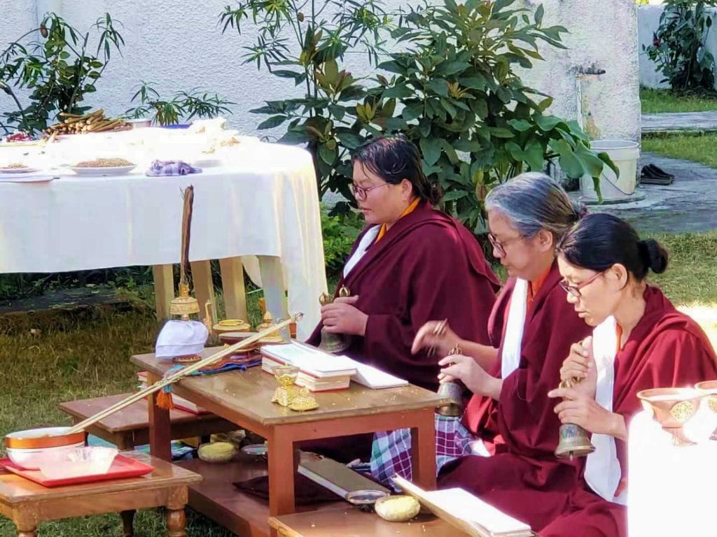 three-year-retreat-puja-strc-2018-1 Three Senior Nuns of Samten Tse Complete the Three-Year Retreat