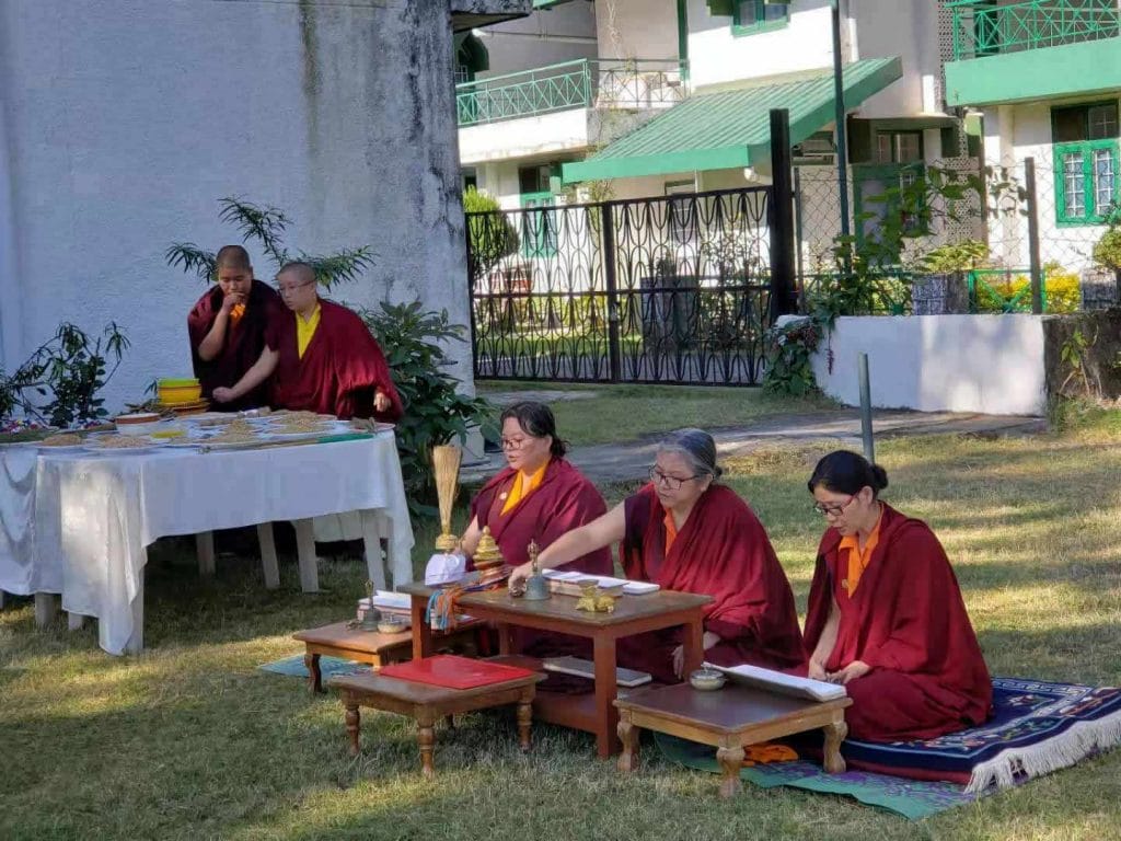 three-year-retreat-puja-strc-2018-4 Three Senior Nuns of Samten Tse Complete the Three-Year Retreat